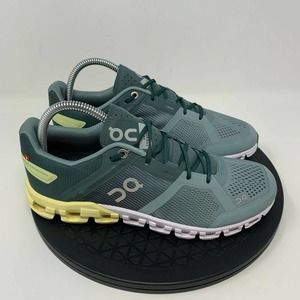 On Cloudflow Running Shoes Womens Size 8 Sneakers Athletic Gym Road